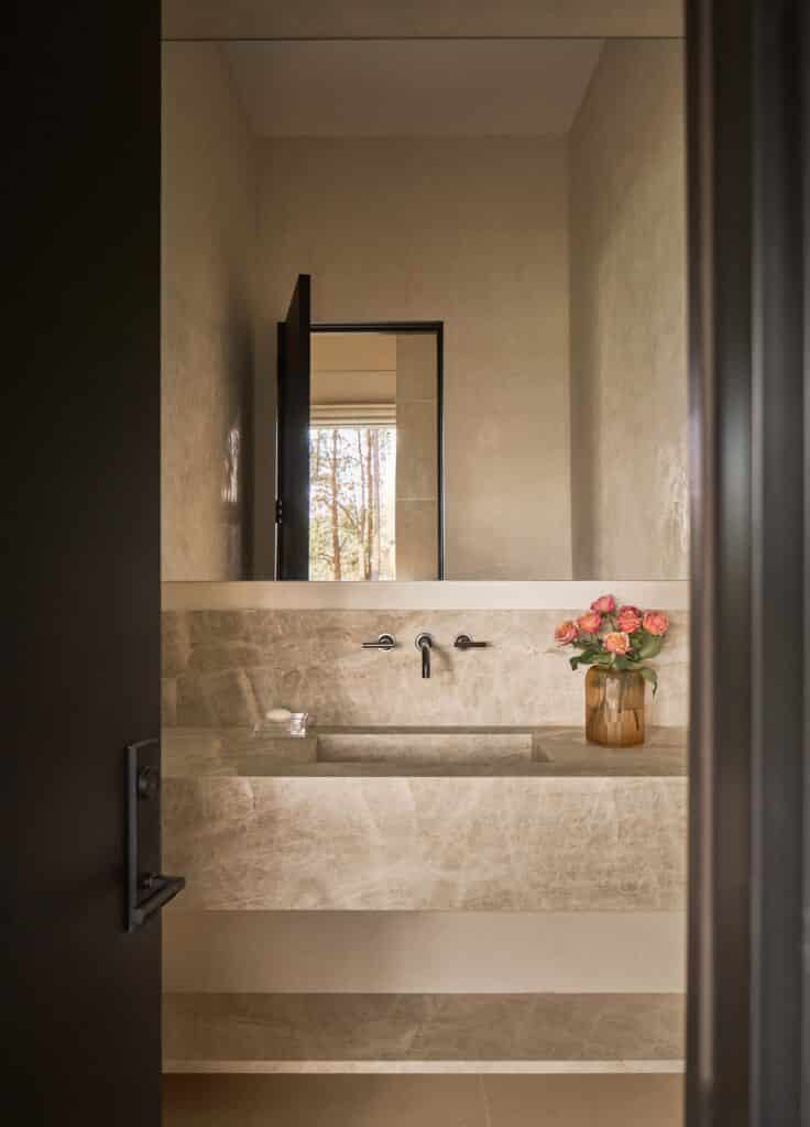 Syn half bath